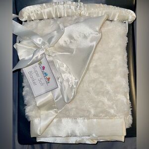 Summersault Soft White Baby Blanket